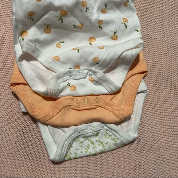 NEW NWT Tres Beau et Belle Baby Infant Set of 3 Onesies Size 6-9 Months - Picture 6 of 6